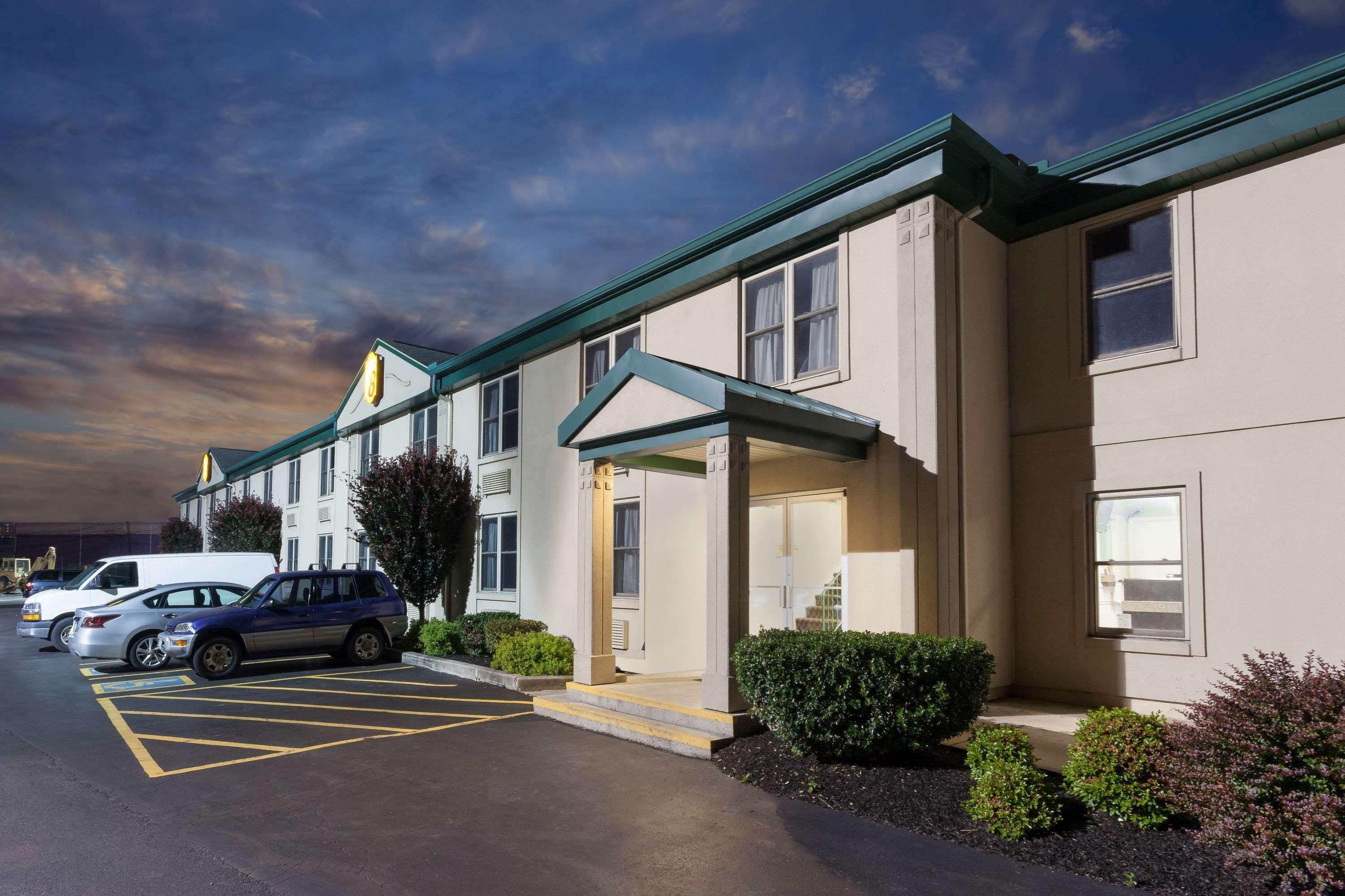 Super 8 By Wyndham Harrisburg Hershey West Exterior photo